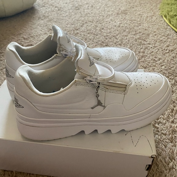 Air Jordan 1 Jester Low - Picture 2 of 9